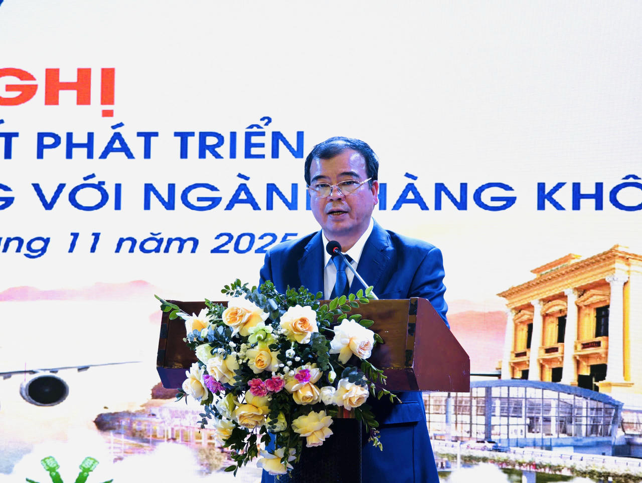 Phó Chủ tịch UBND TP Hải Phòng Nguyễn Minh Hùng phát biểu tại hội nghị.