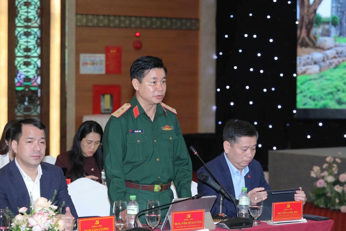 Đại biểu phát biểu tham luận tại hội thảo.