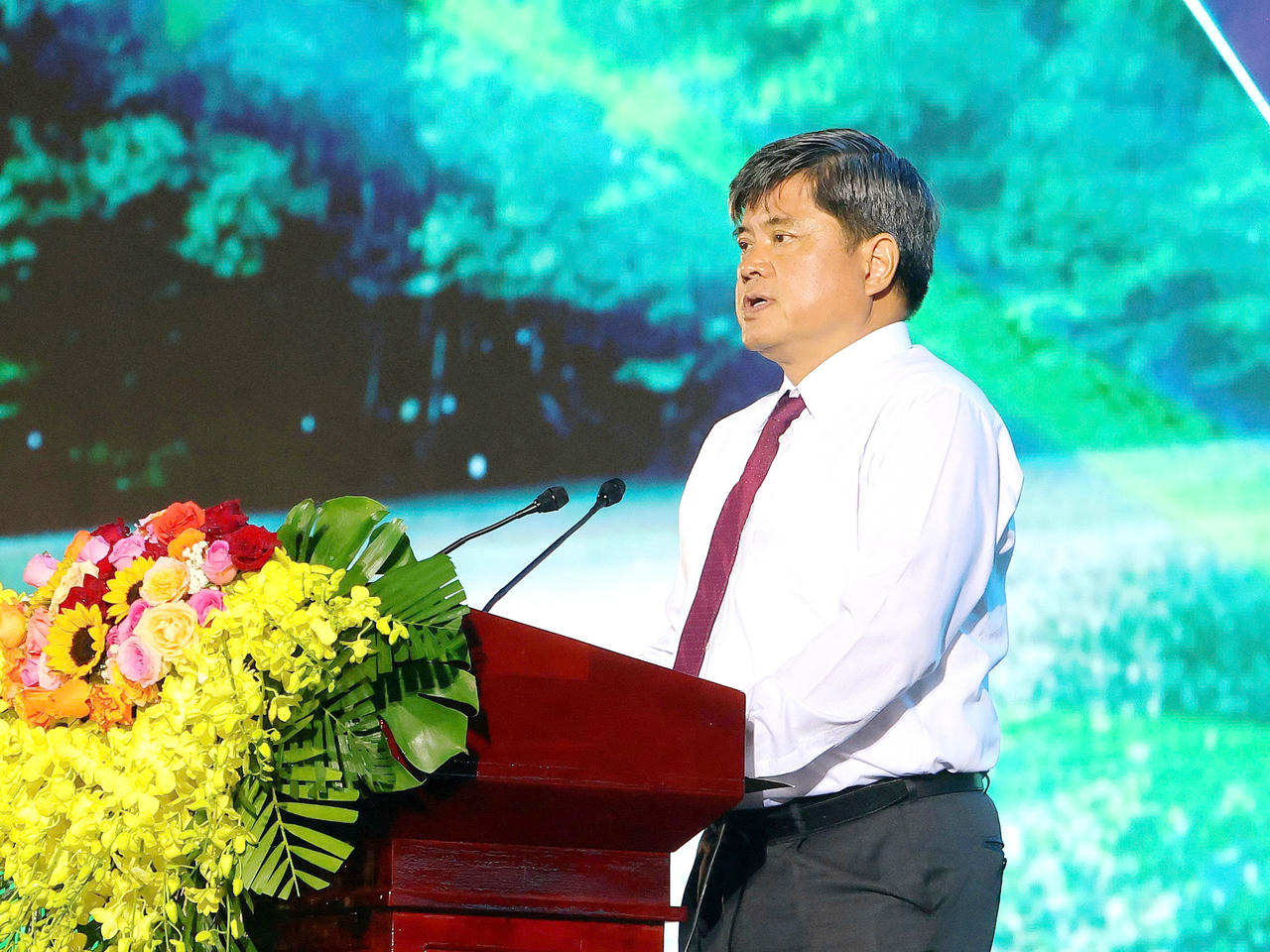 Ông Trần Thanh Nam - Thứ trưởng Bộ Nông nghiệp và Môi trường, đánh giá cao vị thế đặc biệt của Cà Mau - vùng đất “đất biết nở, rừng biết đi và biển sinh sôi”. (Ảnh: Văn Đức - Phạm Trung)