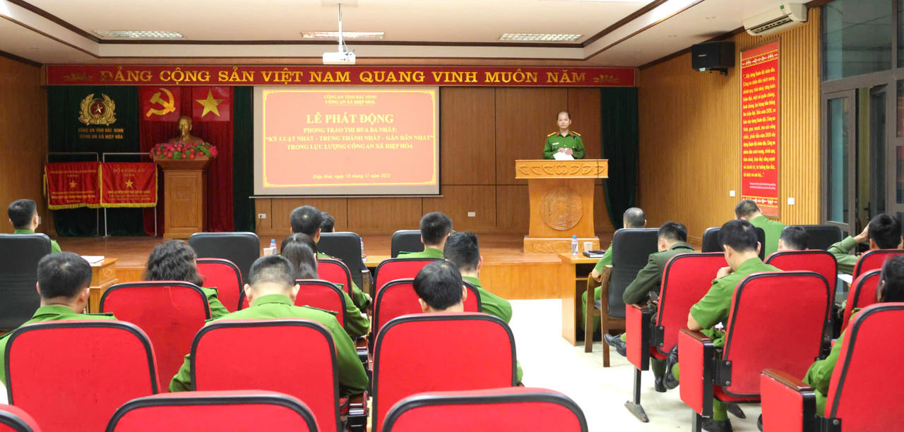 Các đại biểu dự buổi Lễ.