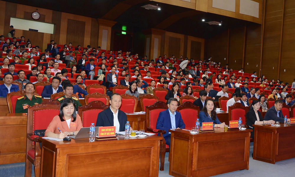 Các đại biểu tham dự hội nghị.