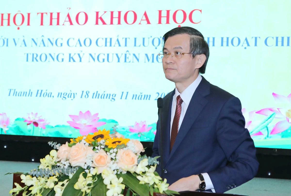 PGS.TS Đoàn Minh Huấn - Phó Giám đốc Thường trực Học viện Chính trị Quốc gia Hồ Chí Minh phát biểu khai mạc hội thảo.
