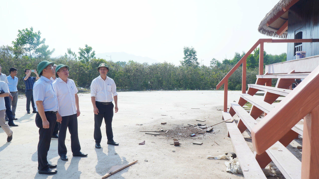 Lãnh đạo TP Huế kiểm tra công tác xây dựng nhà ở cho hộ nghèo tại A Lưới.