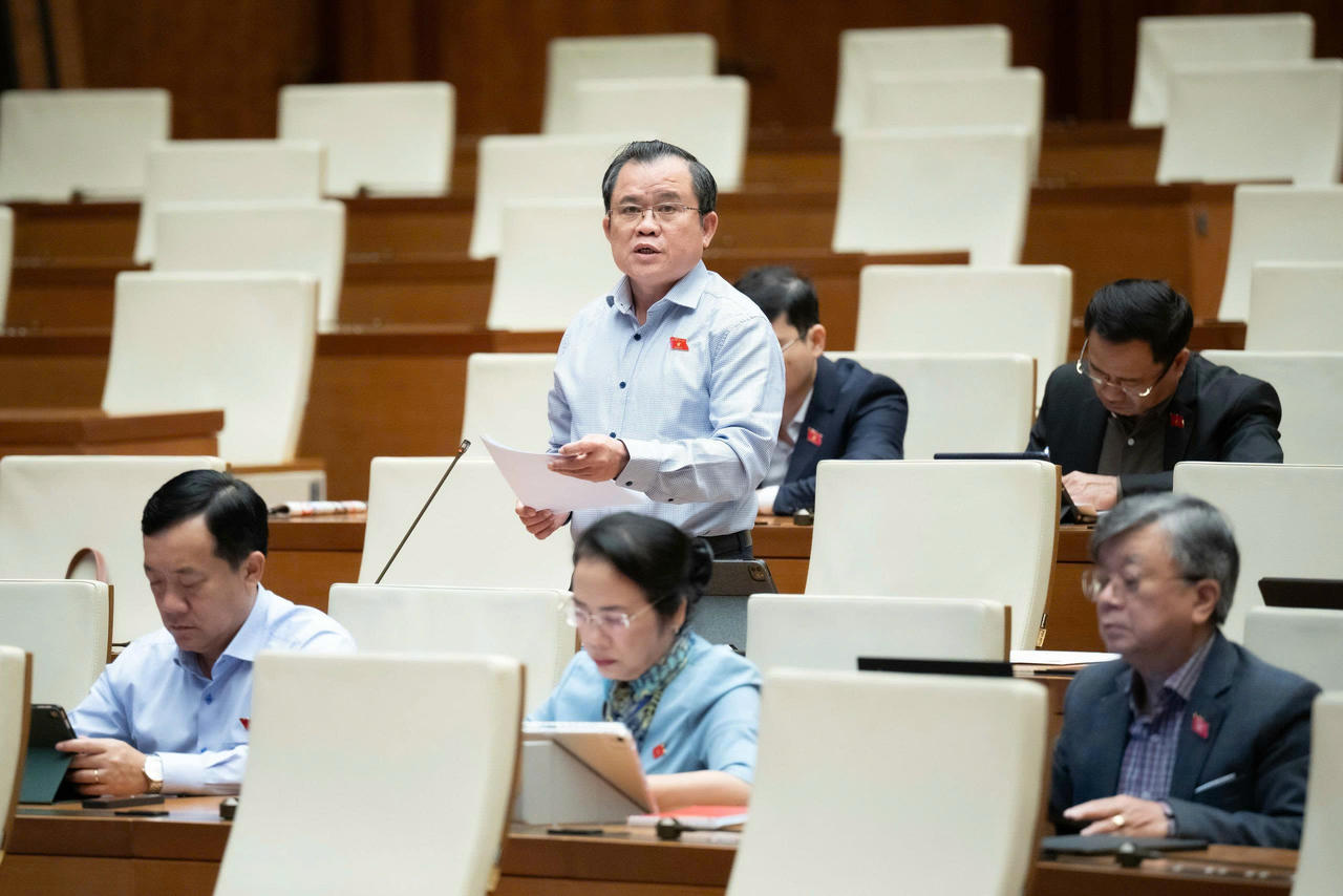 Đại biểu Nguyễn Tâm Hùng.