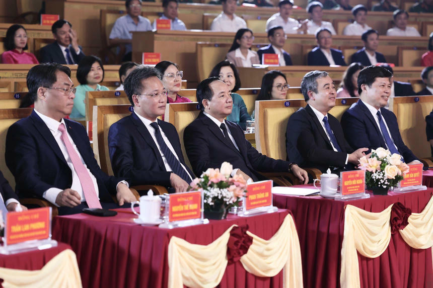 Các đại biểu dự chương trình.