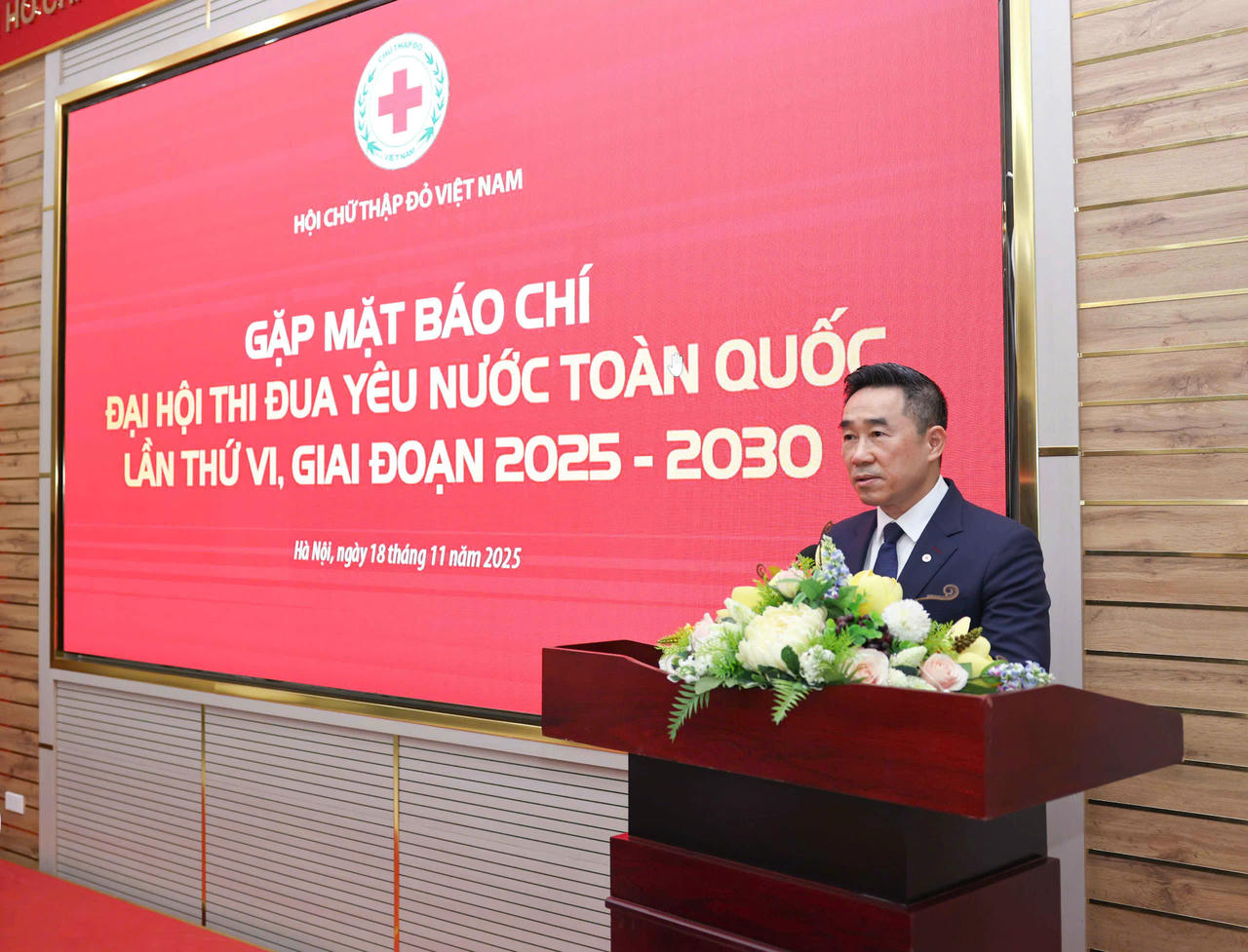 Phó Chủ tịch kiêm Tổng Thư ký Hội Chữ thập đỏ Việt Nam Nguyễn Hải Anh thông tin tại buổi gặp gỡ báo chí. (Ảnh trong bài:&nbsp;Trung ương Hội Chữ thập đỏ Việt Nam)