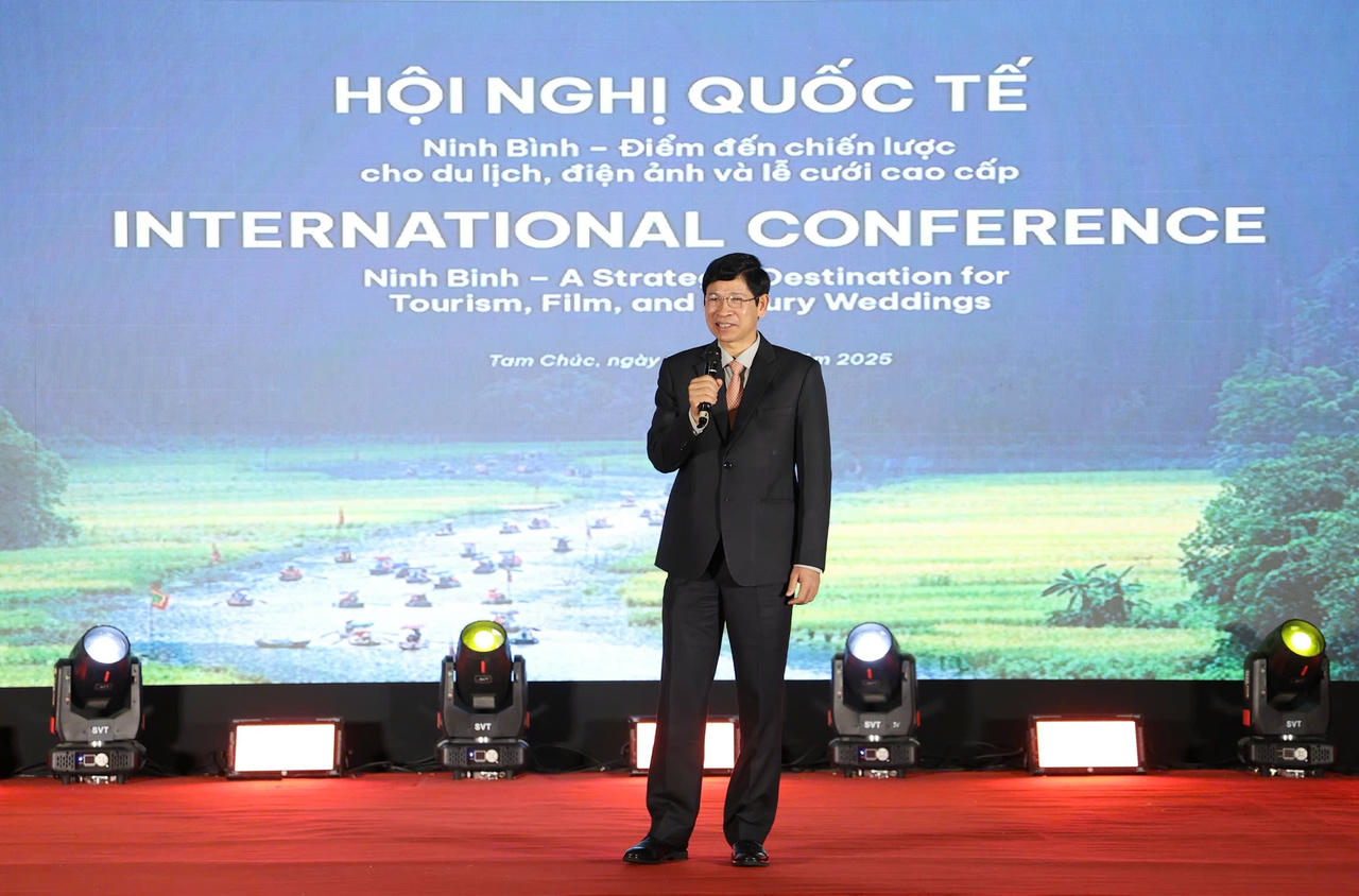 Ông Hồ An Phong, Thứ trưởng Bộ Văn hóa, Thể thao và Du lịch phát biểu tại hội nghị.