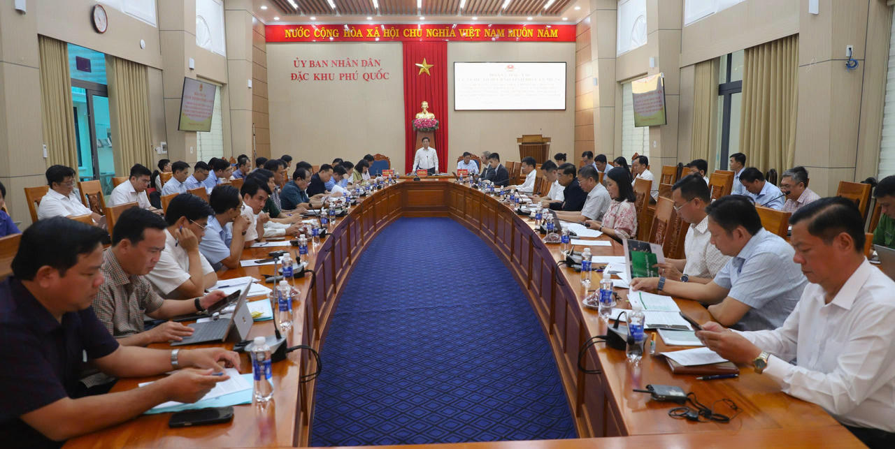 Quang cảnh cuộc họp.