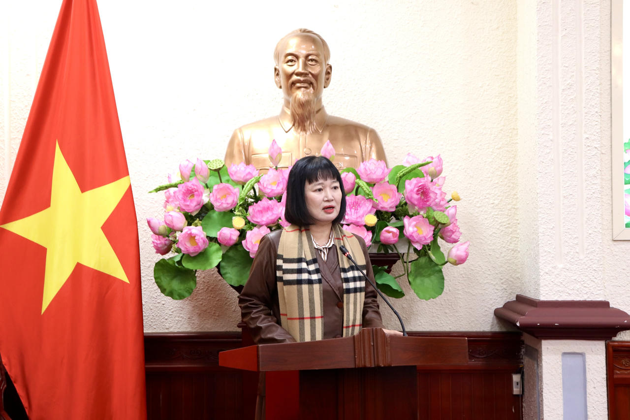 Phó Cục trưởng Cục PBGDPL và Trợ giúp pháp lý Ngô Quỳnh Hoa phát biểu tại Hội nghị. 