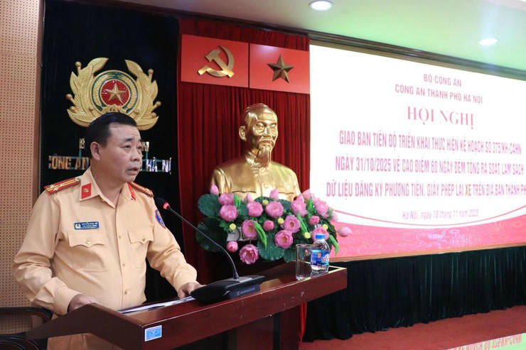 Thượng tá Nguyễn Ngọc Mẽ - Phó Trưởng phòng Cảnh sát giao thông Công an TP báo cáo tại Hội nghị.