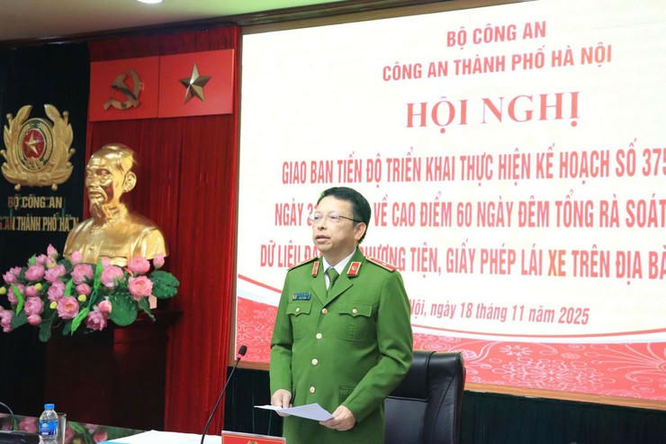 Thiếu tướng Nguyễn Hồng Ky phát biểu tại Hội Nghị.