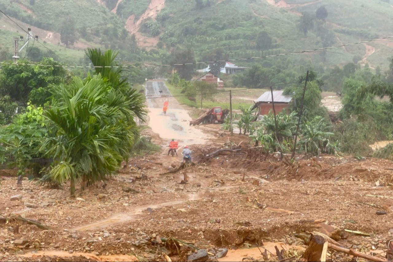 Yêu cầu đảm bảo an toàn cho học sinh, giáo viên miền Trung khi mưa lũ phức tạp