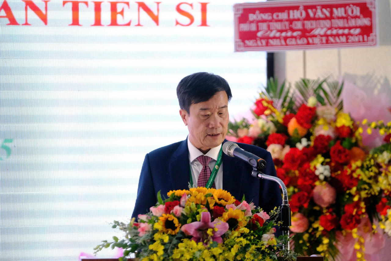 Tiến sĩ Lê Minh Chiến - Hiệu trưởng trường Đại học Đà Lạt phát biểu trong buổi lễ.
