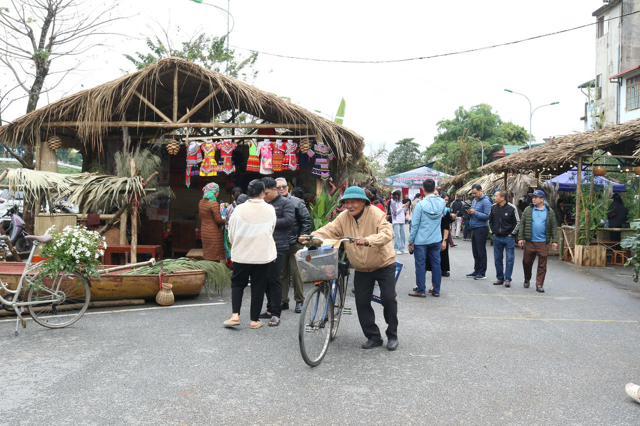 Khai mạc không gian “Chợ Cốc Lếu xưa”: Sống dậy ký ức một vùng chợ cổ Lào Cai