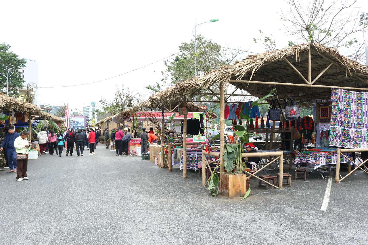 Khai mạc không gian “Chợ Cốc Lếu xưa”: Sống dậy ký ức một vùng chợ cổ Lào Cai