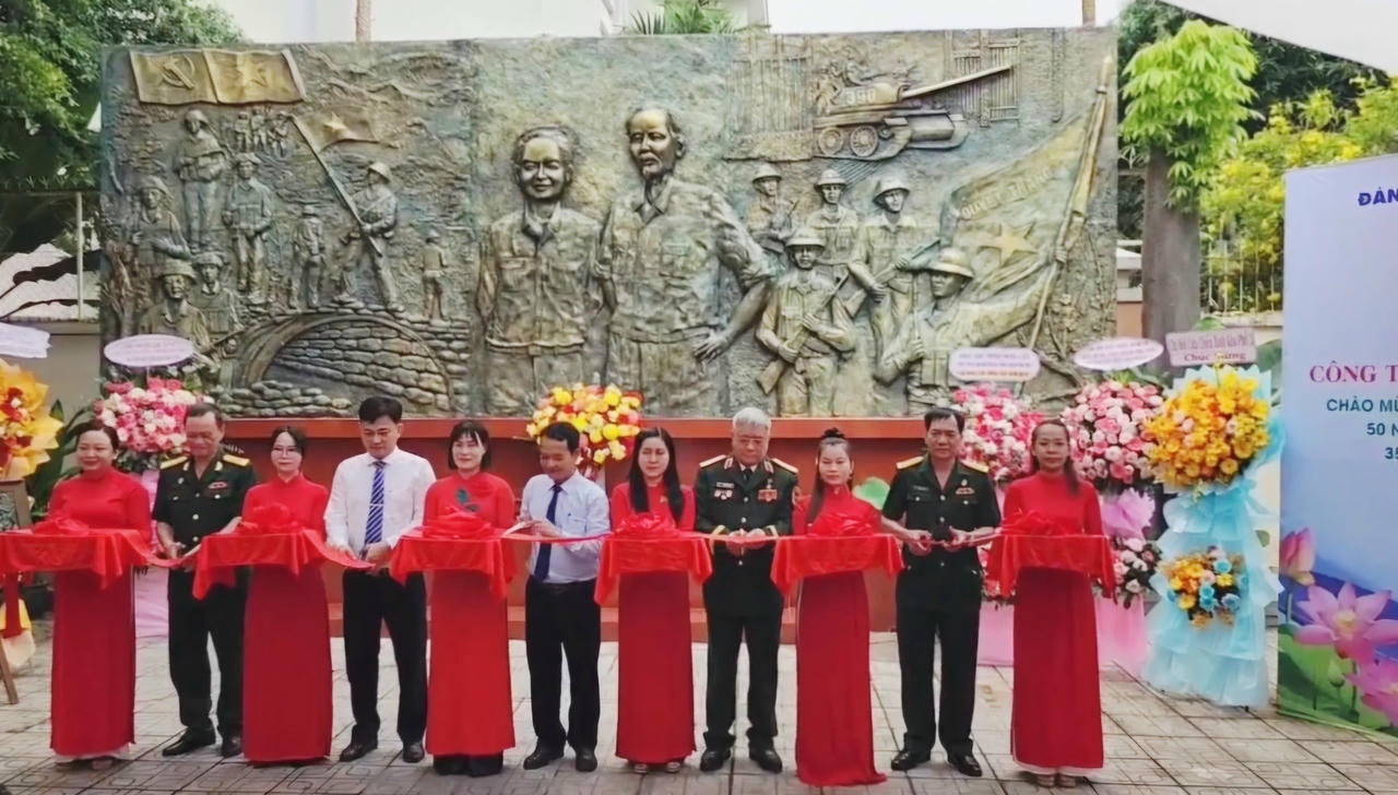 Hội Cựu chiến binh phường Tân Bình được tuyên dương với công trình xây dựng bức phù điêu “Bác đang cùng chúng cháu hành quân”.