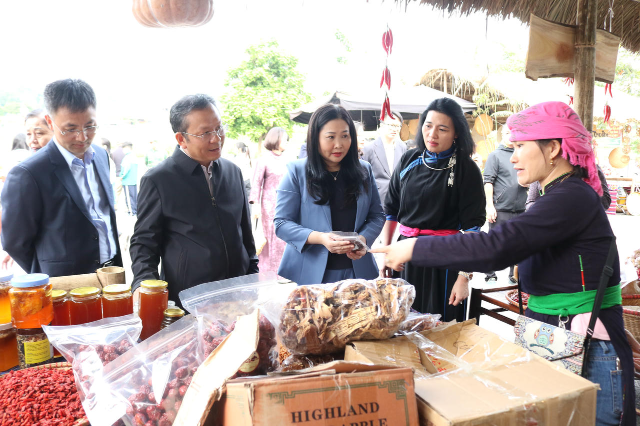 Khai mạc không gian “Chợ Cốc Lếu xưa”: Sống dậy ký ức một vùng chợ cổ Lào Cai