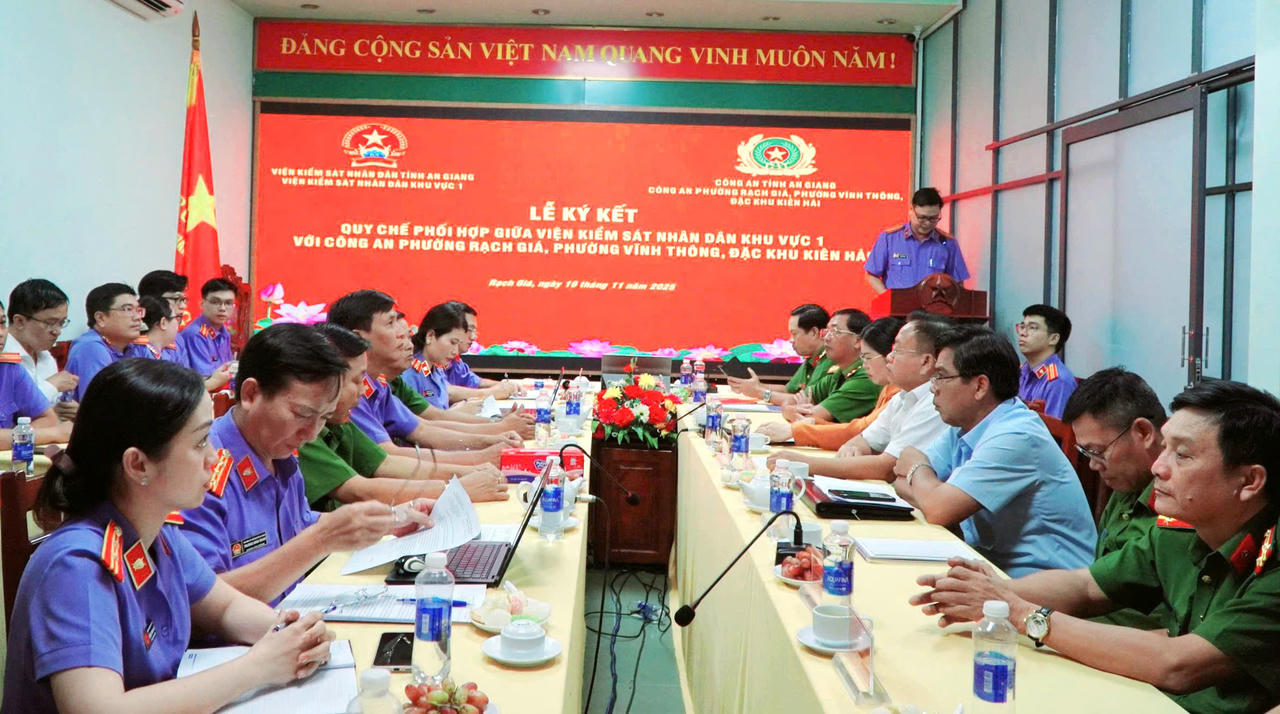 Quang cảnh buổi lễ ký kết