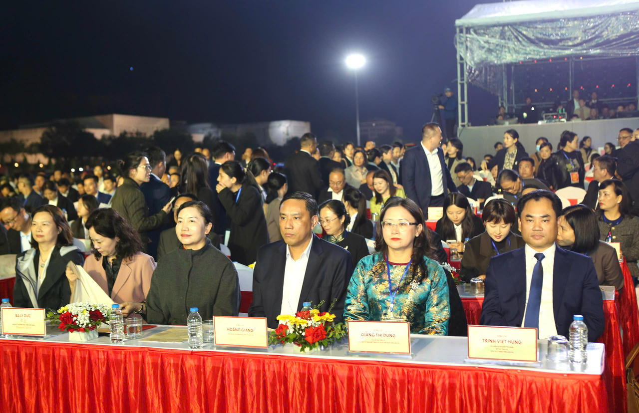 Lãnh đạo tỉnh Lào Cai tham dự Lễ khai mạc