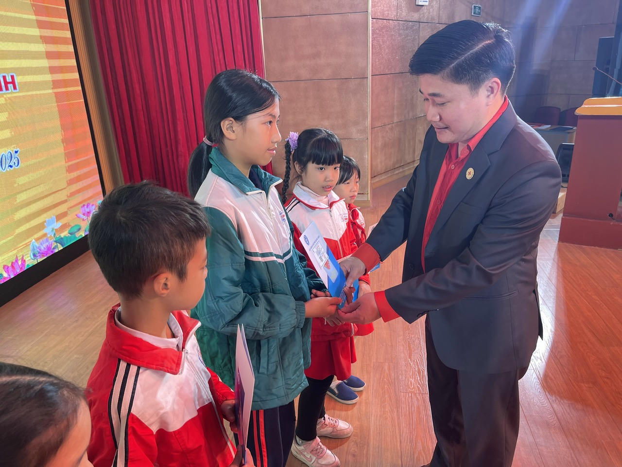 Hội Chữ thập đỏ tỉnh Quảng Ninh kêu gọi giúp đỡ đồng bào bị thiệt hại do thiên tai