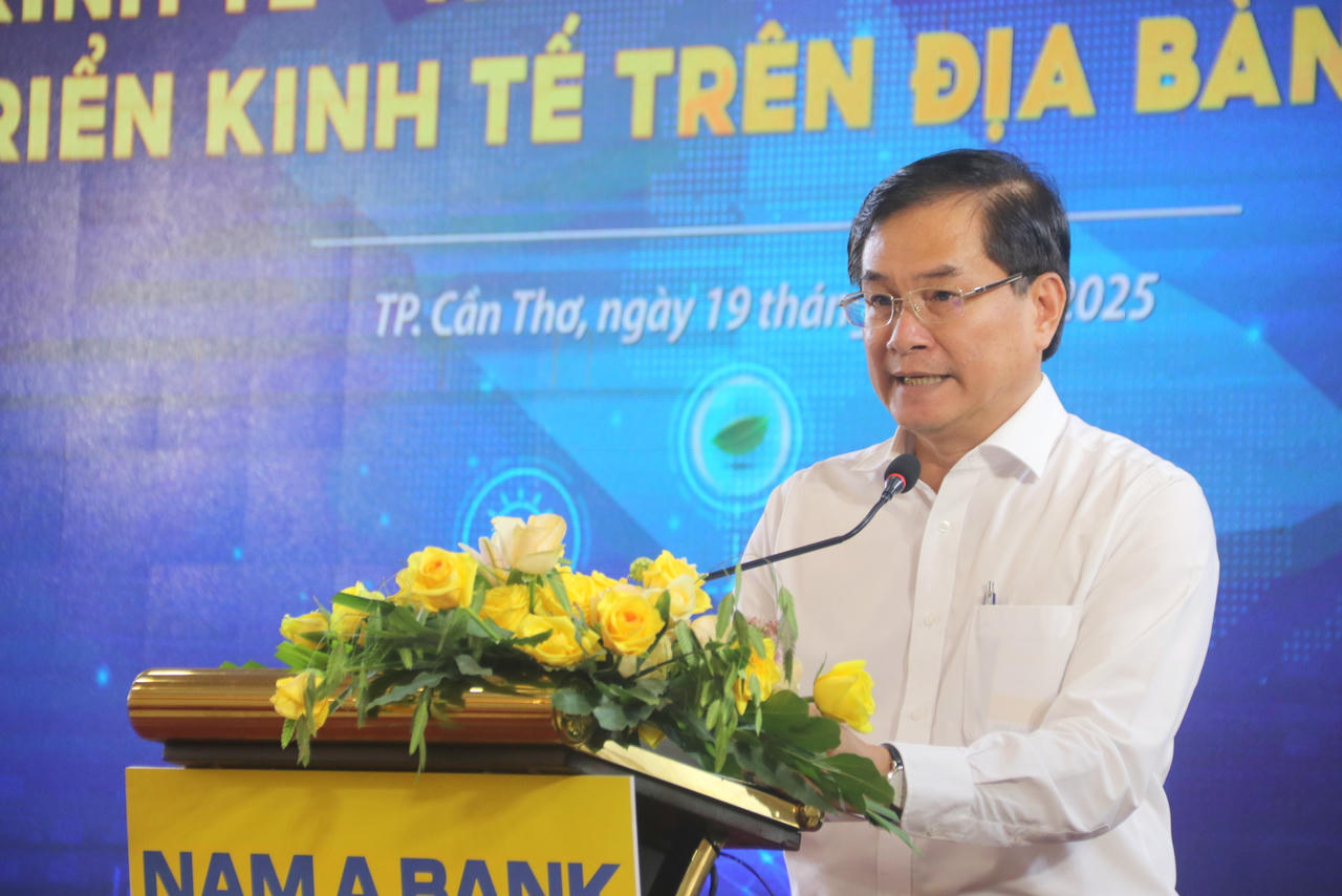 Ông Nguyễn Trọng Sơn - Chánh Văn phòng UBND TP Cần Thơ phát biểu tại hội nghị.