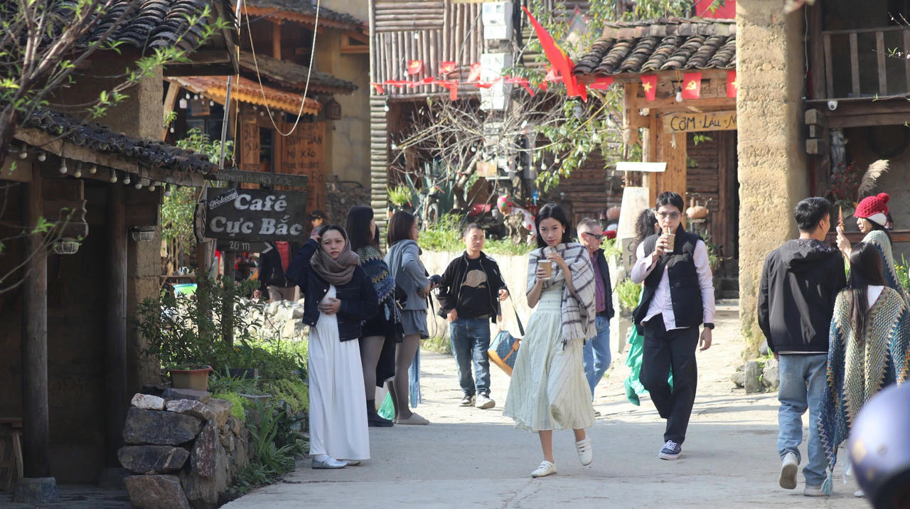 Quán Cà phê Cực Bắc là điểm dừng chân lý thú của du khách khi đến Lô Lô Chải. Ảnh: Vũ Đức.