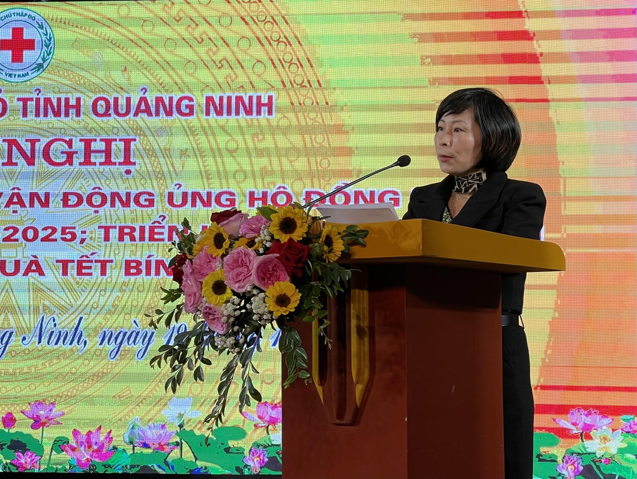 Bà Hoàng Thanh Thủy - Chủ nhiệm CLB thiện nguyện Tâm Thành phát biểu tại hội nghị.