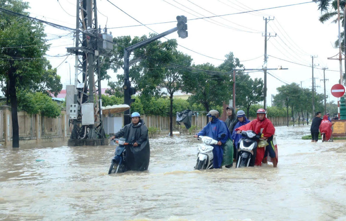 Một số tuyến đường nội thị&nbsp;tại phường Tuy Hòa ngập sâu.&nbsp;