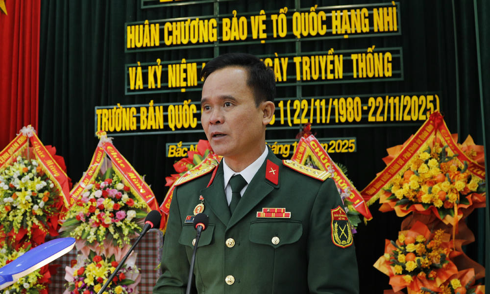 Đại tá Hoàng Công Cán phát biểu tại buổi lễ.