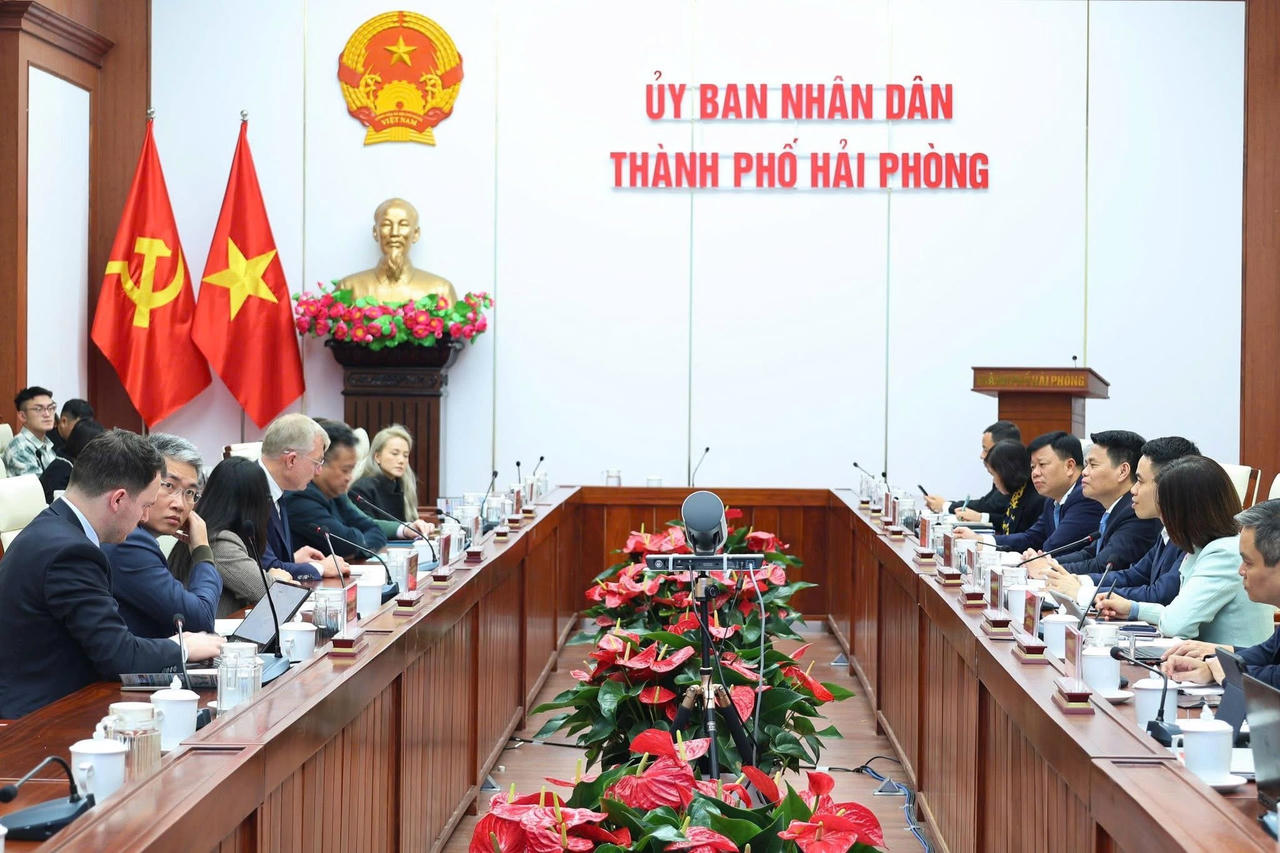 Quang cảnh cuộc làm việc.