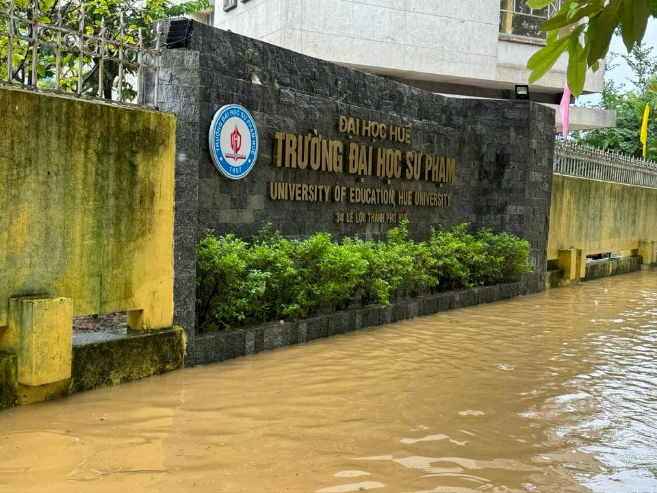 Trường ĐH Sư phạm Huế mùa lụt vừa qua. Ảnh: Thế Quy
