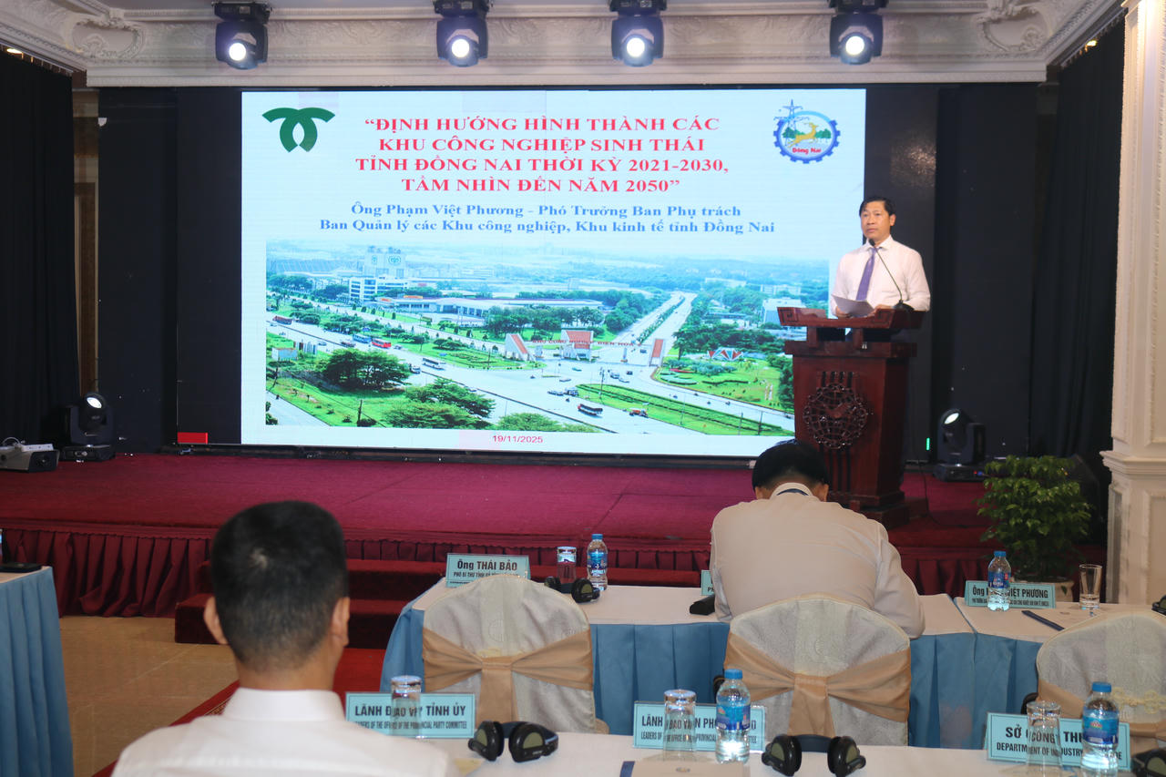 &nbsp;Ông Phạm Việt Phương - Phó Trưởng ban Quản lý các KCN, Khu Kinh tế tỉnh Đồng Nai phát biểu tại diễn đàn.