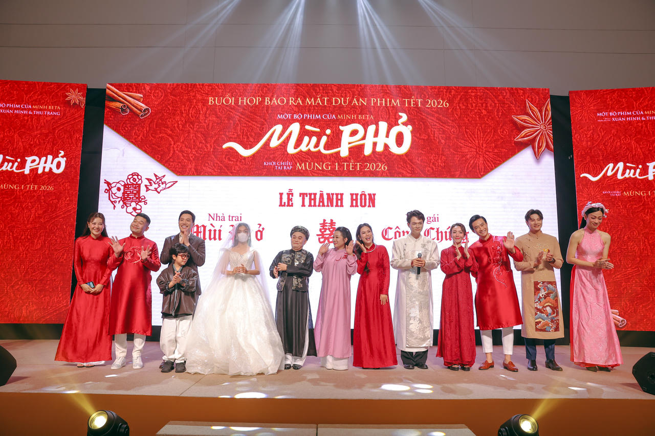 Không gian sự kiện được thiết kế như một đám cưới truyền thống. Ảnh: ĐPCC