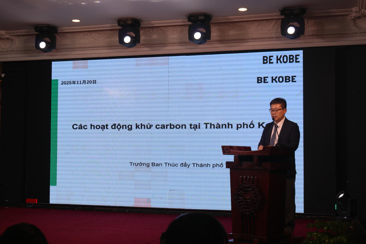 Ông Yoji Koizumi - Giám đốc Ban Xúc tiến Thành phố Tương lai, Cục Quy hoạch Đô thị TP Kobe chia sẻ hành trình tái thiết đô thị Port Island.