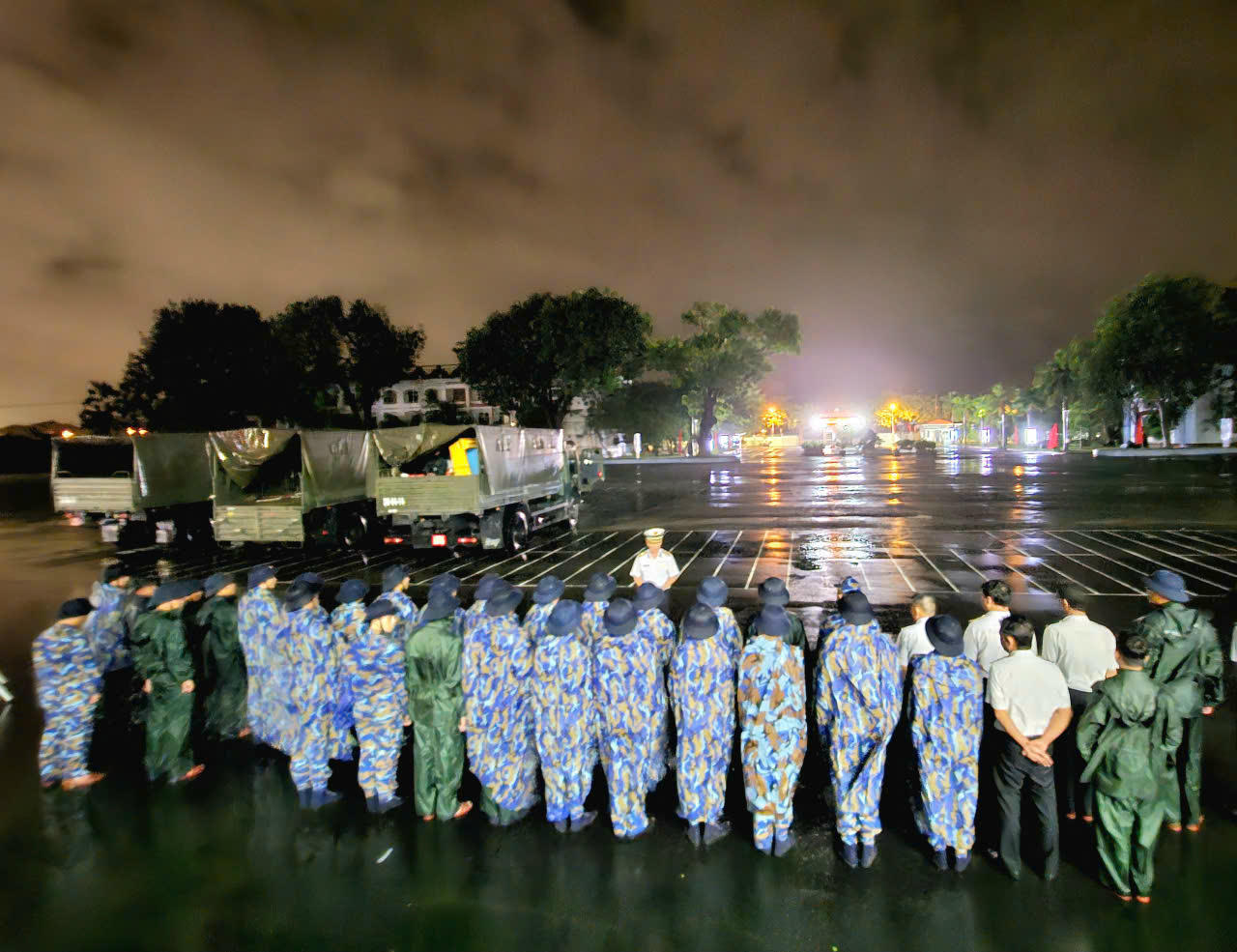 Thủ trưởng Học viện Hải quân quán triệt, giao nhiệm vụ cho cán bộ, chiến sĩ tham gia giúp nhân dân