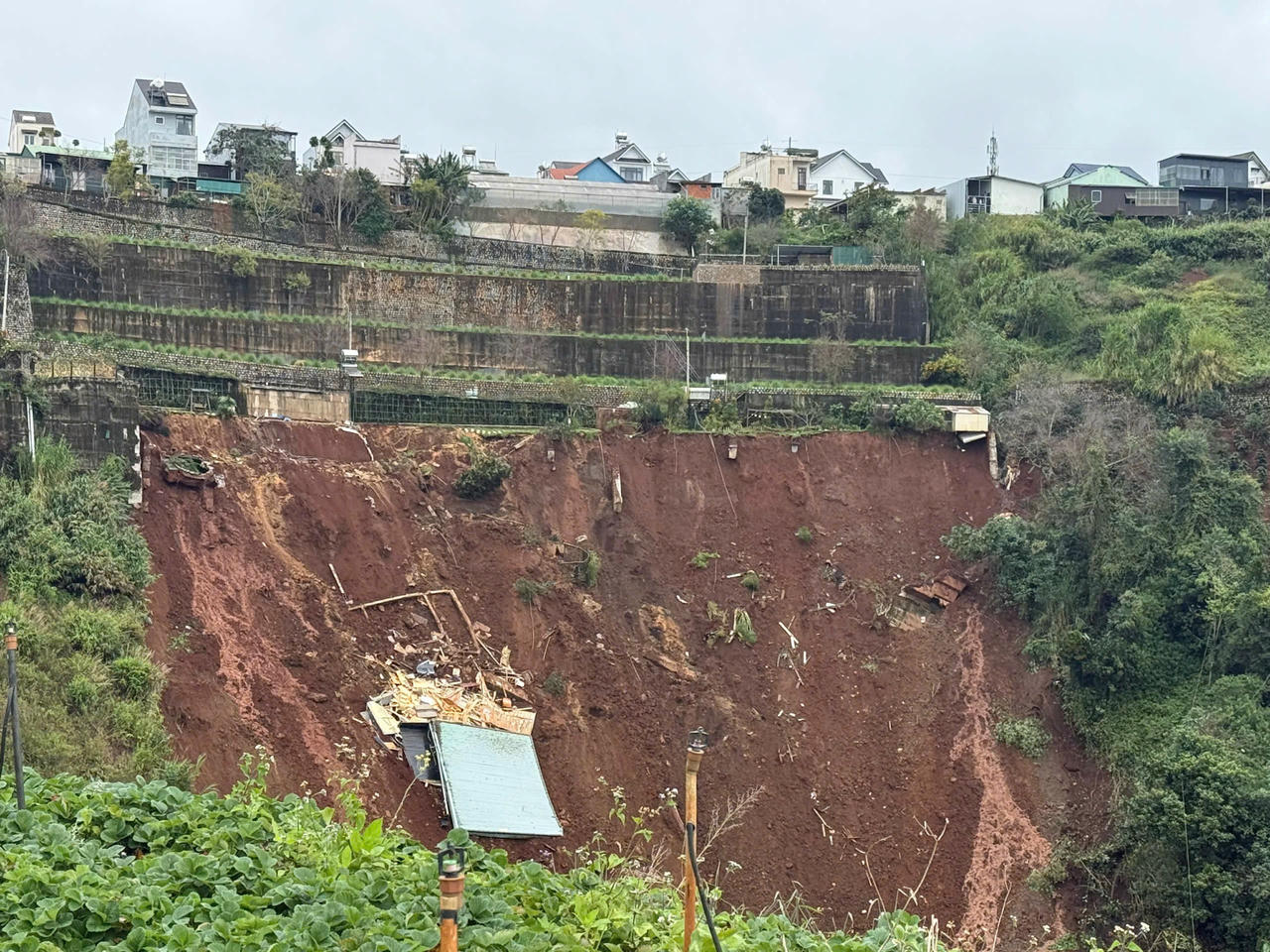 Một điểm sạt lở khắc tại phường Xuân Trường - Đà Lạt.