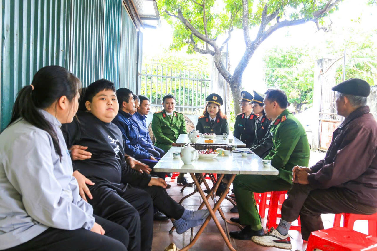 Công an tỉnh Bắc Ninh nhận đỡ đầu 2 con của Tổ phó Tổ bảo vệ ANTT qua đời khi phòng chống bão, lũ