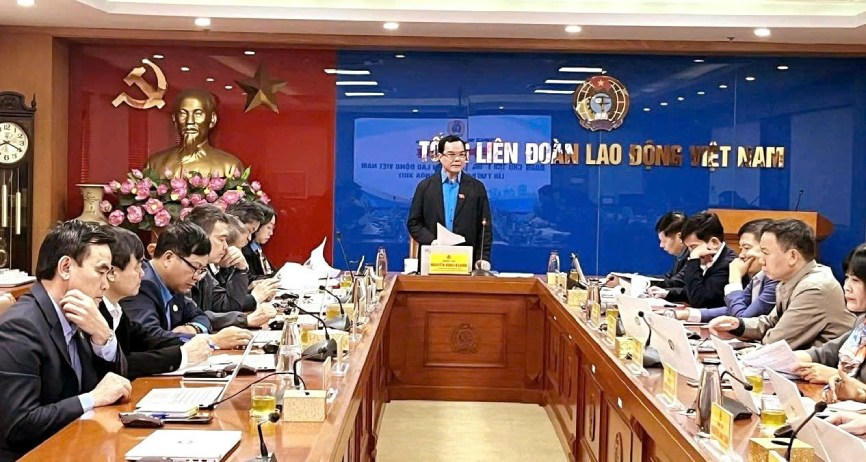 Ông Nguyễn Đình Khang phát biểu khai mạc Hội nghị Đoàn Chủ tịch Tổng LĐLĐVN lần thứ XIV (khóa XIII) bàn về công tác tổ chức Đại hội XIV Công đoàn Việt Nam. (Ảnh: HA)