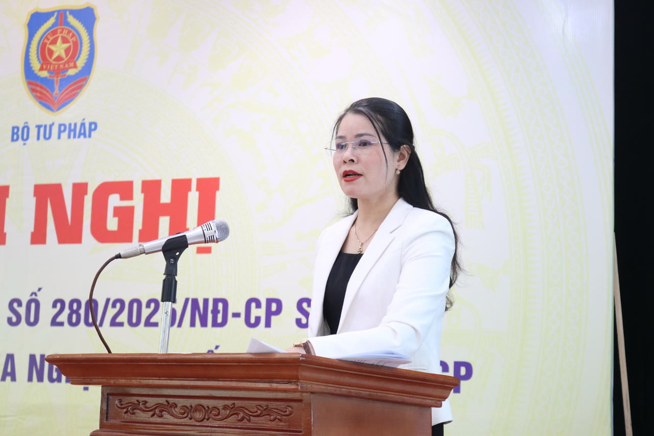 Trưởng phòng Quản lý Công chứng (Cục Bổ trợ Tư pháp) Vũ Thị Lý giới thiệu một số nội dung cơ bản của Nghị định 280.