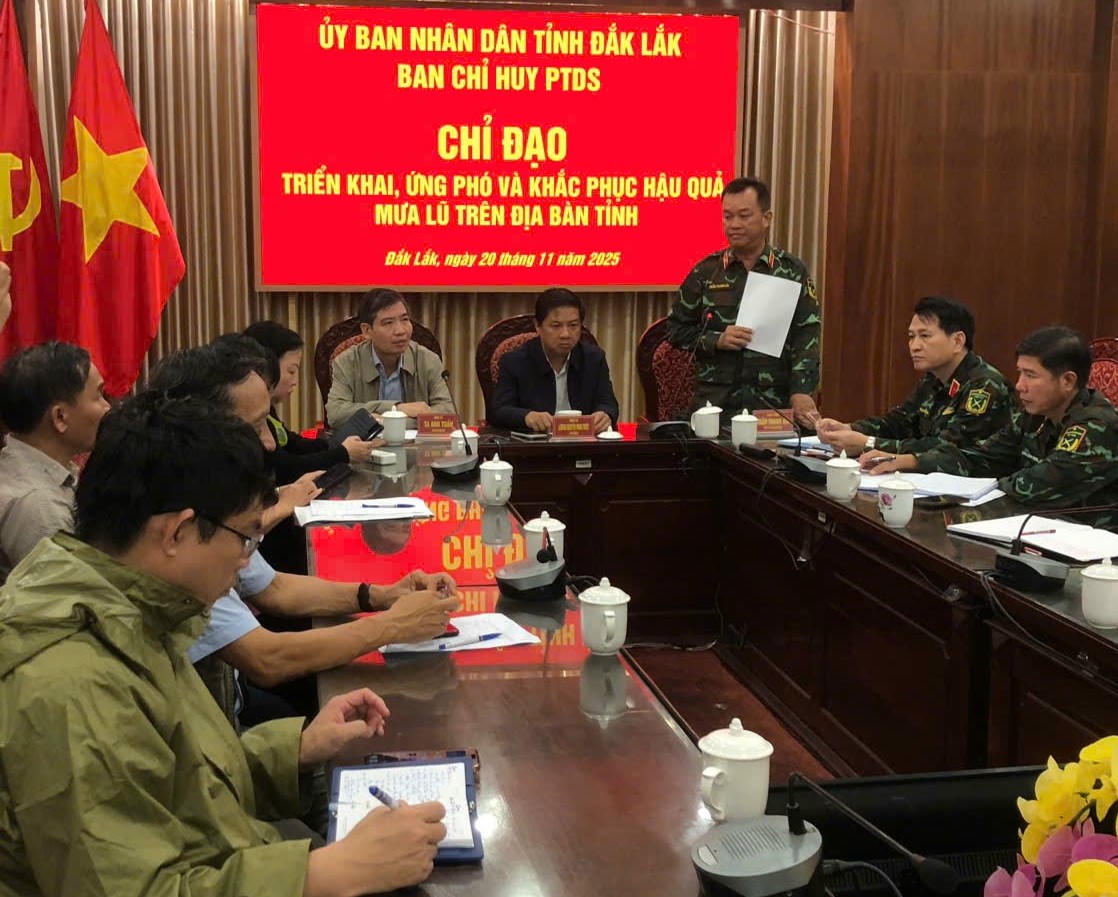 Toàn cảnh cuộc họp.