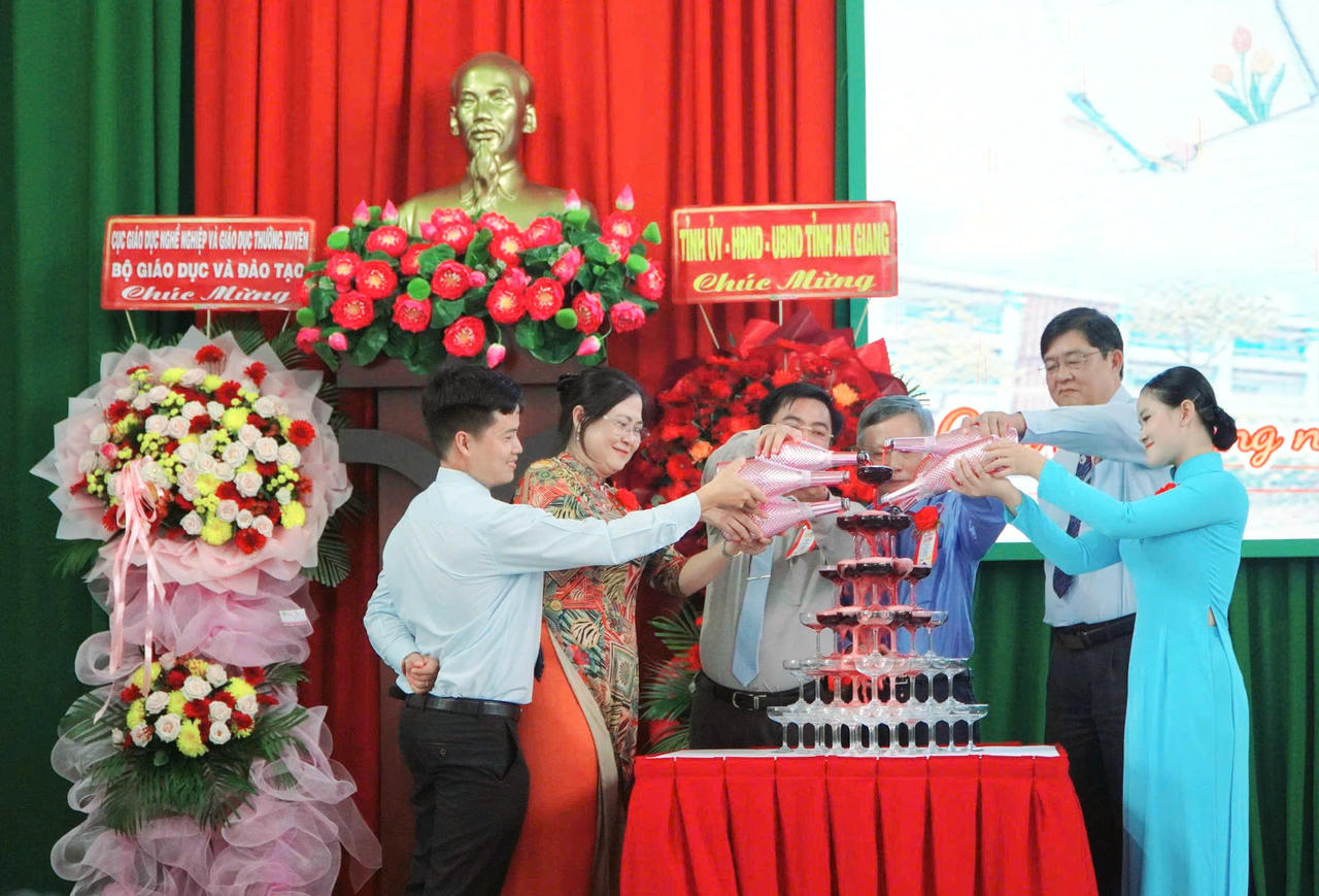 Dấu ấn kỷ niệm 60 năm thành lập Trường Cao đẳng Kiên Giang