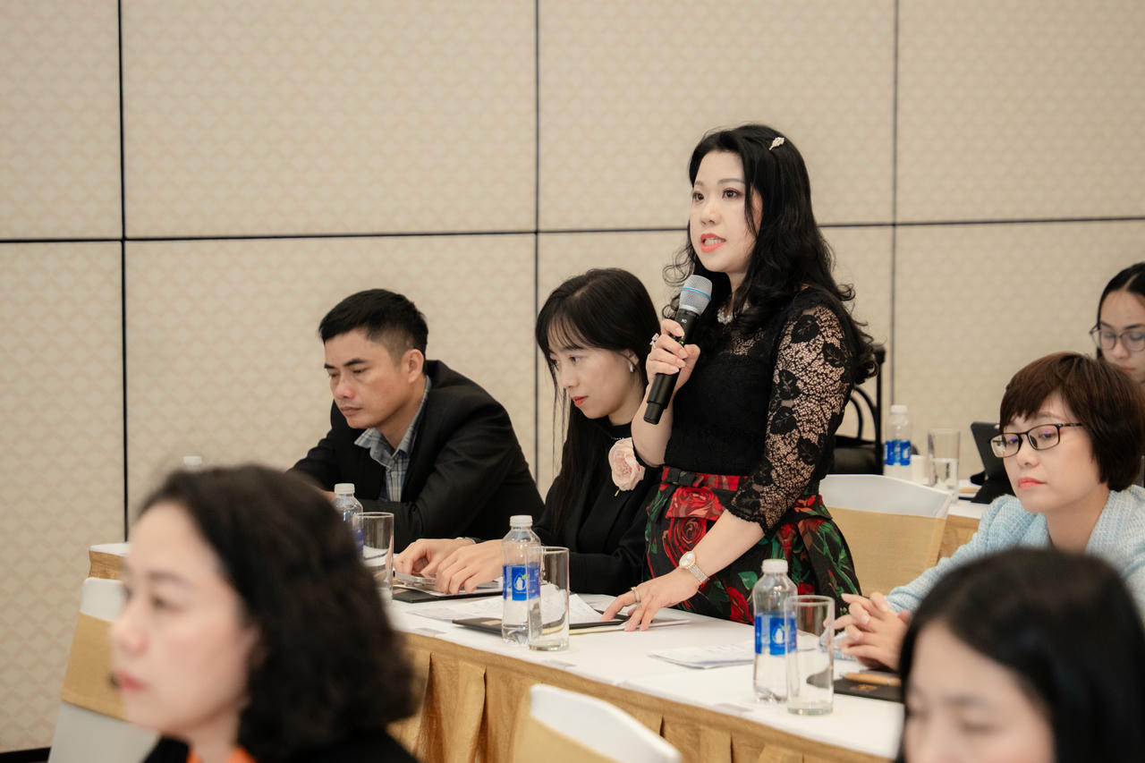 &nbsp;Nhà cung cấp chia sẻ tại hội nghị.