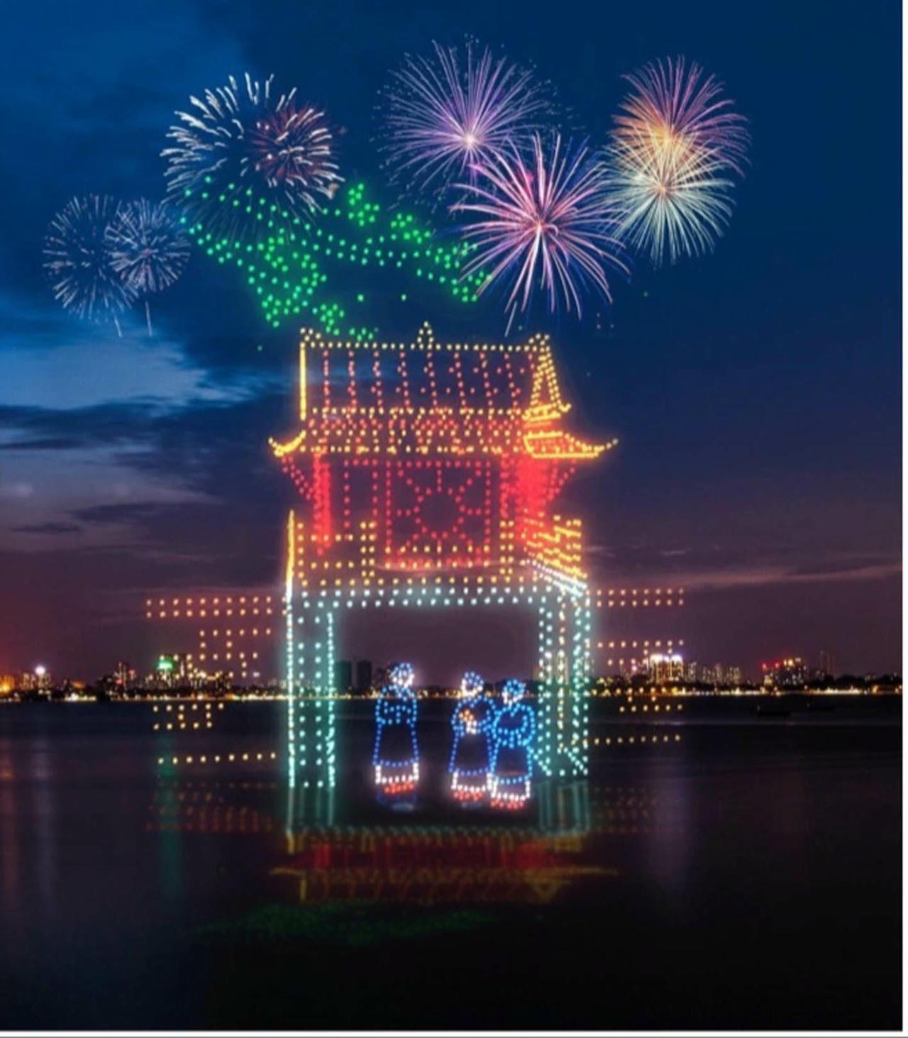 Những di sản được vẽ lên bầu trời bằng hàng nghìn drone. (Ảnh: T.Q)