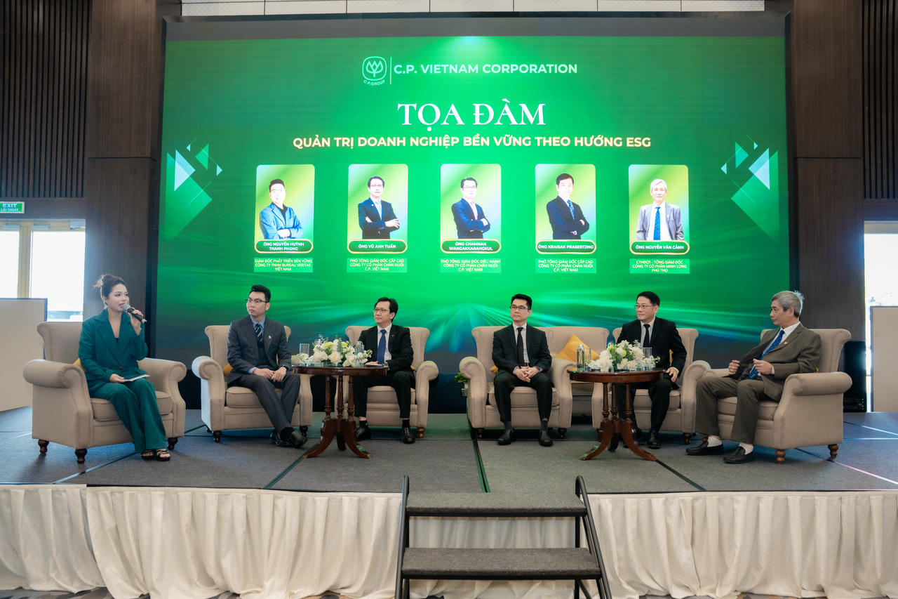 Tọa đàm chia sẻ tại hội nghị.