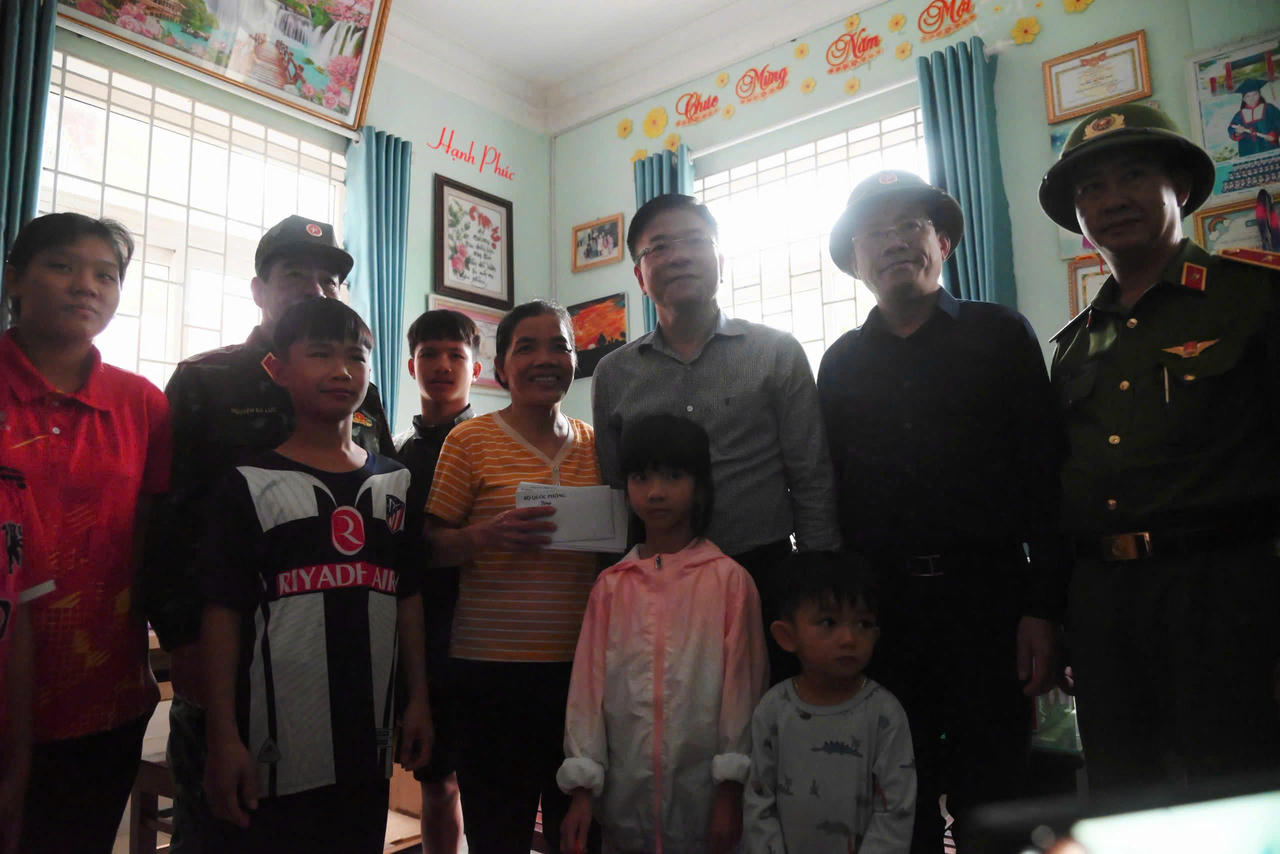 Phó Thủ tướng Lê Thành Long thăm làng trẻ mồ côi SOS Quy Nhơn.