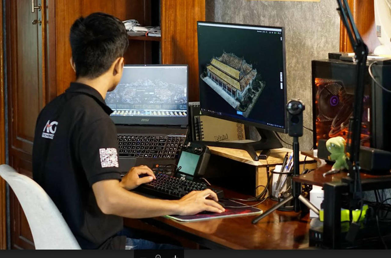 Triển khai scan 3D di tích điện Thái Hòa trước khi hạ giải để có cơ sở cho việc trùng tu và lưu trữ dữ liệu cho tương lai. (Nguồn: Bộ VHTTDL)