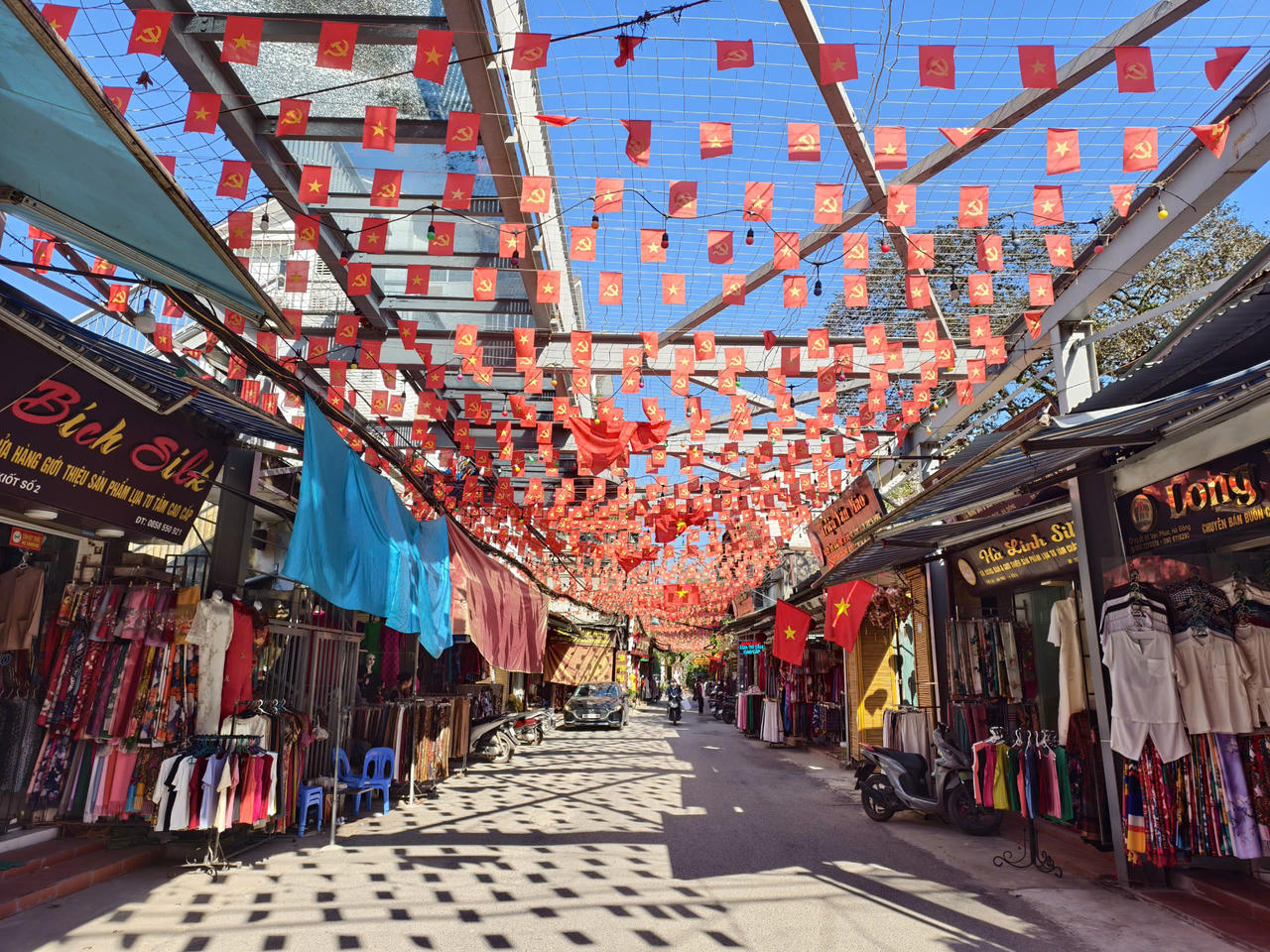 Khung cảnh tuyệt đẹp tại Làng lụa Vạn Phúc