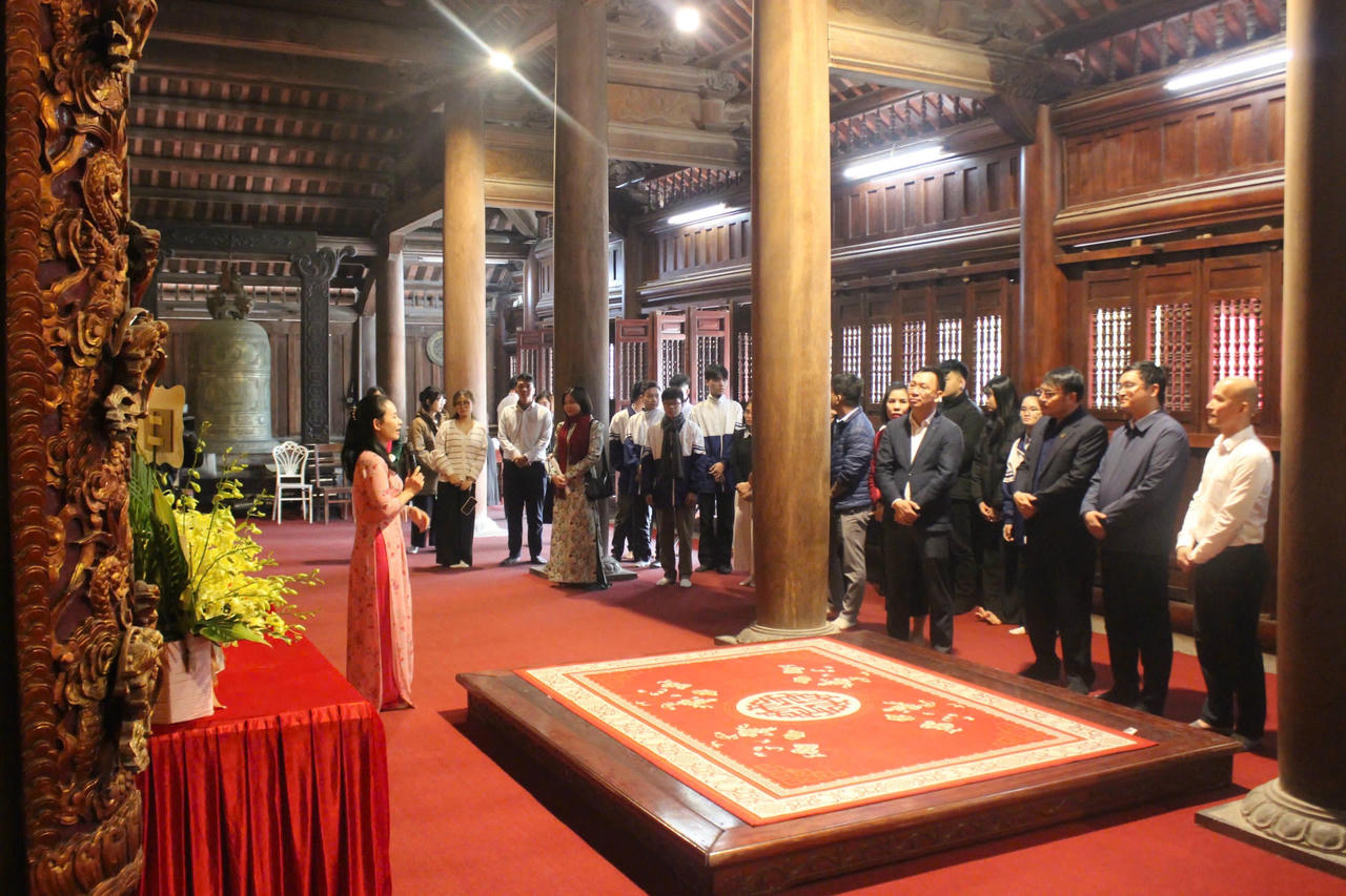 Các hoạt động dâng hương, tham quan, tìm hiểu tư liệu góp phần tái hiện không gian văn hóa, học thuật gắn với cuộc đời và sự nghiệp của Trạng Trình Nguyễn Bỉnh Khiêm.