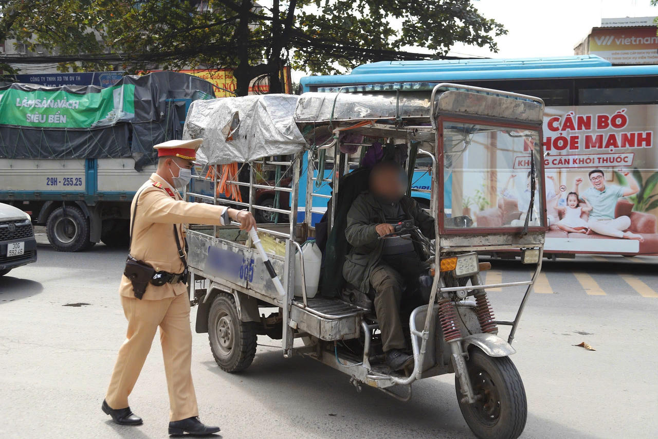 Hà Nội: CSGT tịch thu gần 200 xe tự chế, xe kéo chở hàng cồng kềnh sau 1 tháng ra quân