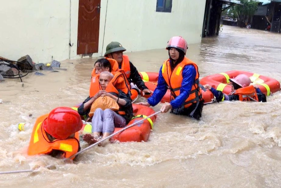Hướng về miền Trung
